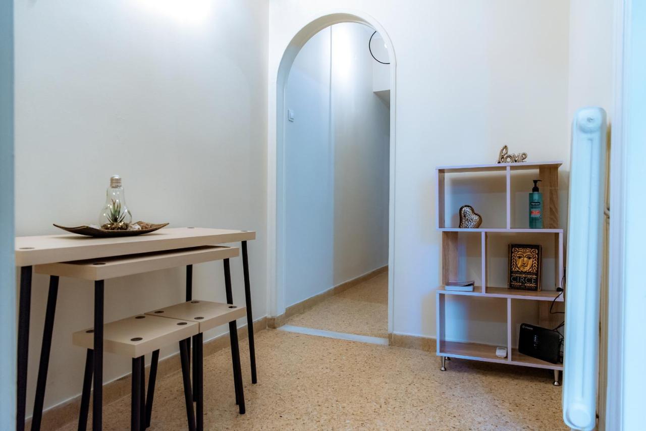 Plaka Apartment *