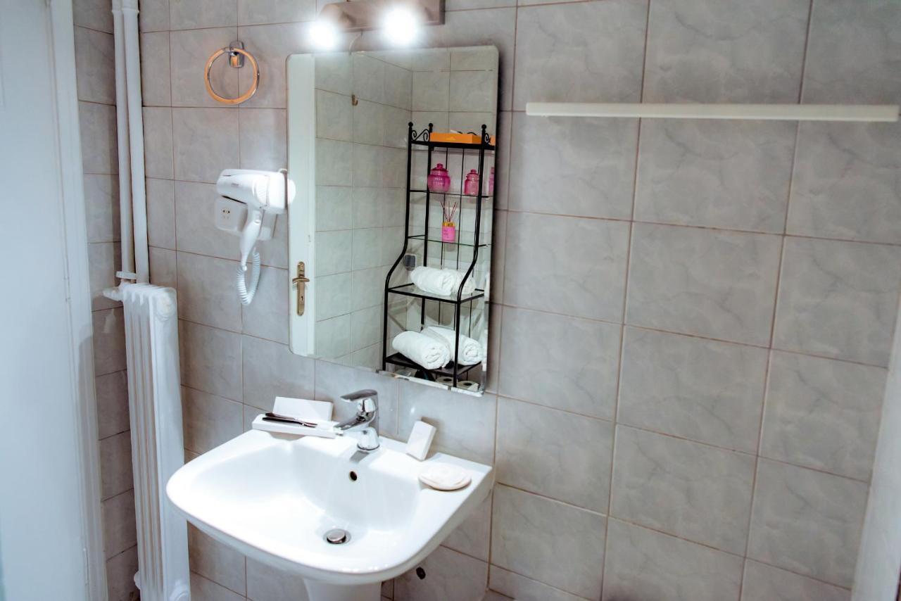 Apartment Plaka *